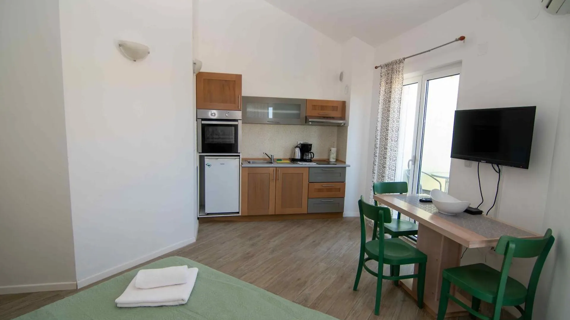 Lotus Oliva Apart Premantura 0*,  Κροατία